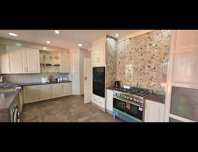 5 BEDROOM HOUSE FOR SALE IN THREE RIVERS